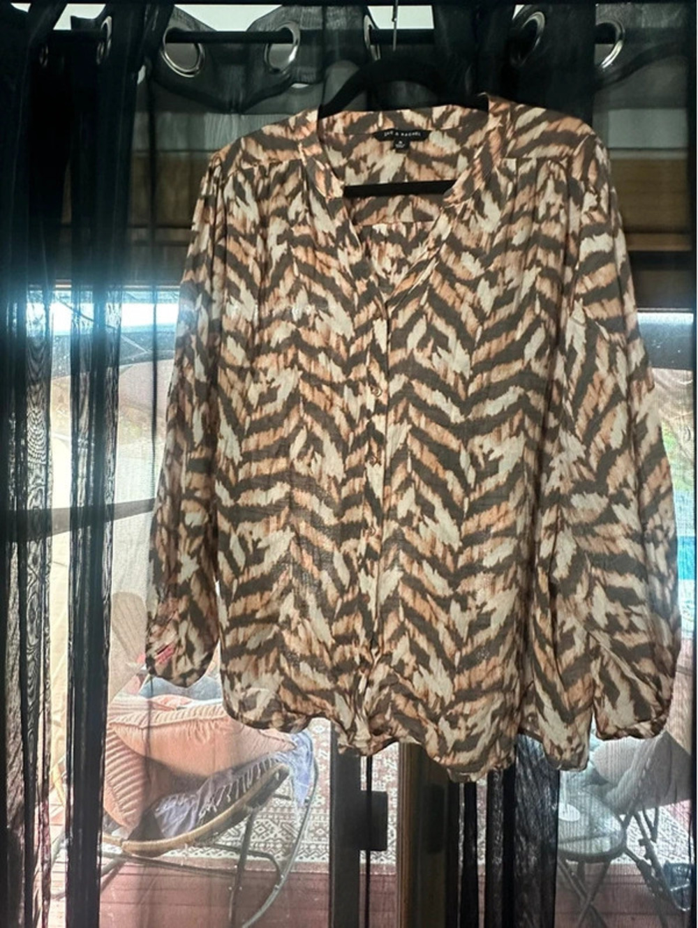 Light weight blouse - Picture 2 of 7
